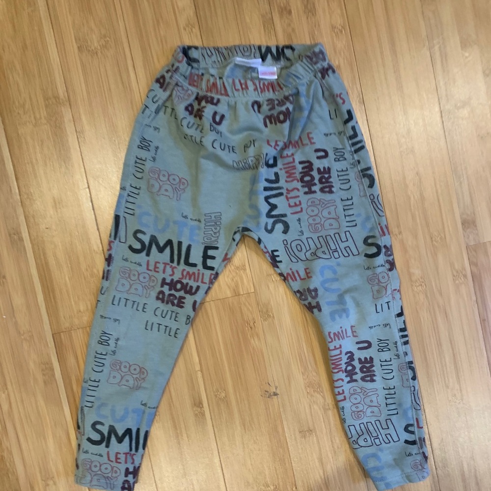 Boys multi color size 4-5 joggers